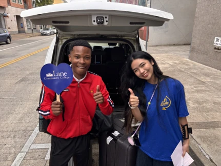 Mohapi Abimael Mokhethi dan rekan mentornya, Phoebe.