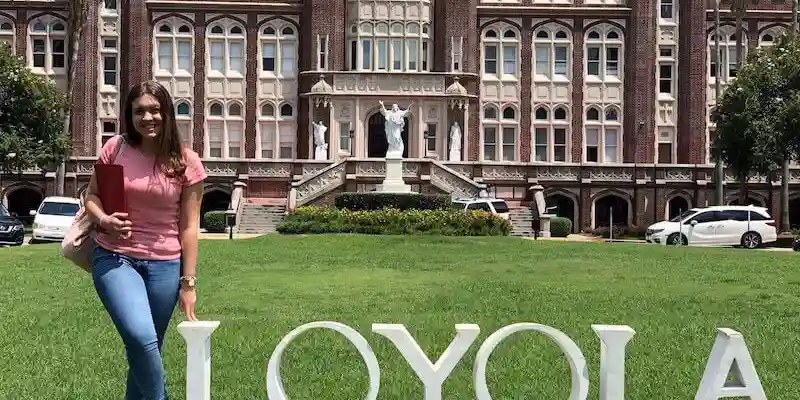Ludimila Moreira de Souza, estudante do Brasil, é formada em psicologia e está estudando inglês no Programa Intensivo de Inglês da Universidade de Loyola (LIEP – Loyola University Intensive English Program) 