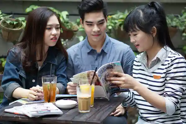 Study in the USA Magazine - Vietnamese Edition