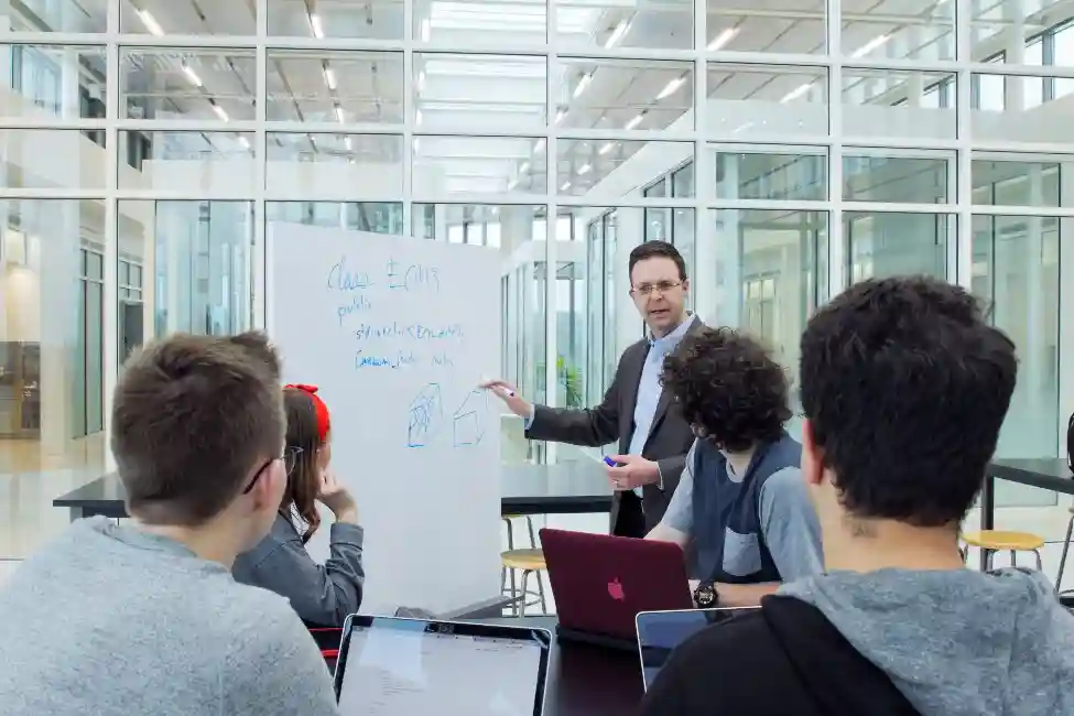 Promotional image of the Indiana University: School of Informatics, Computing and Engineering facilities